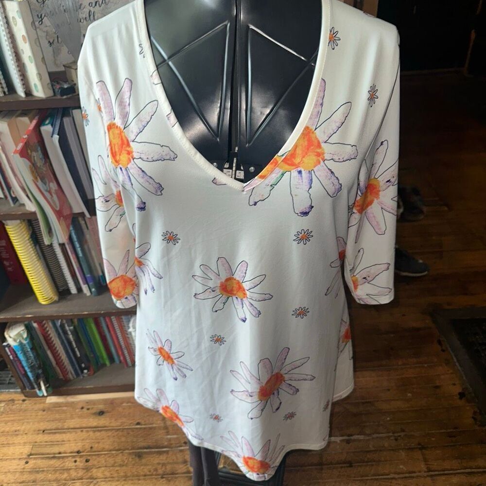 Lily By Firmiana XL daisy floral flowy v-neck blouse